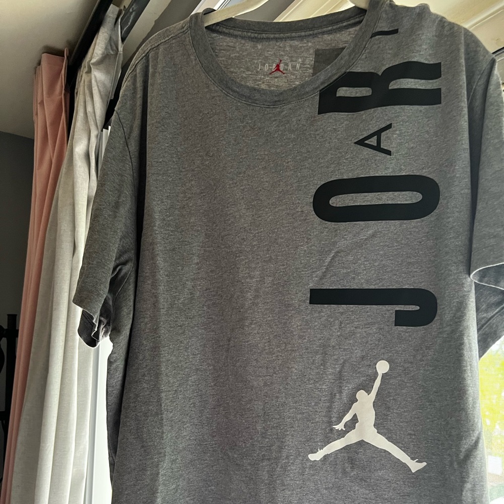 Air Jordan Gray and Black jump man logo tee